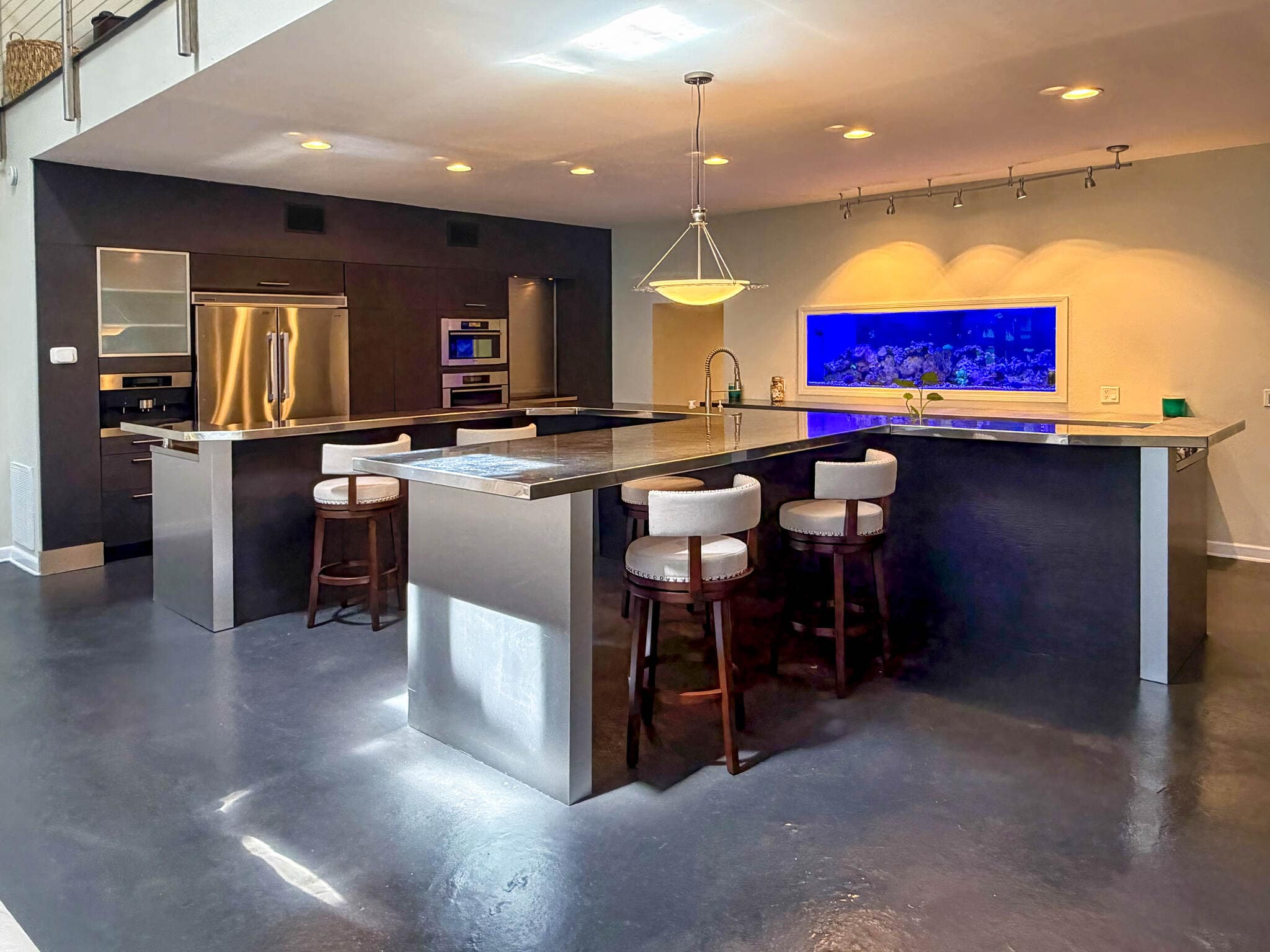 Kitchen and Common Area - Luxoria Recovery