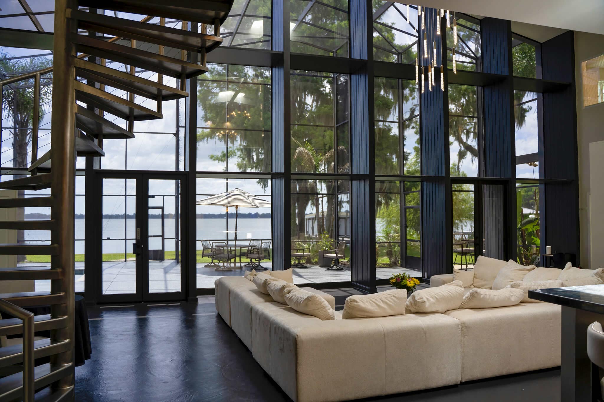Living Room - Luxoria Recovery