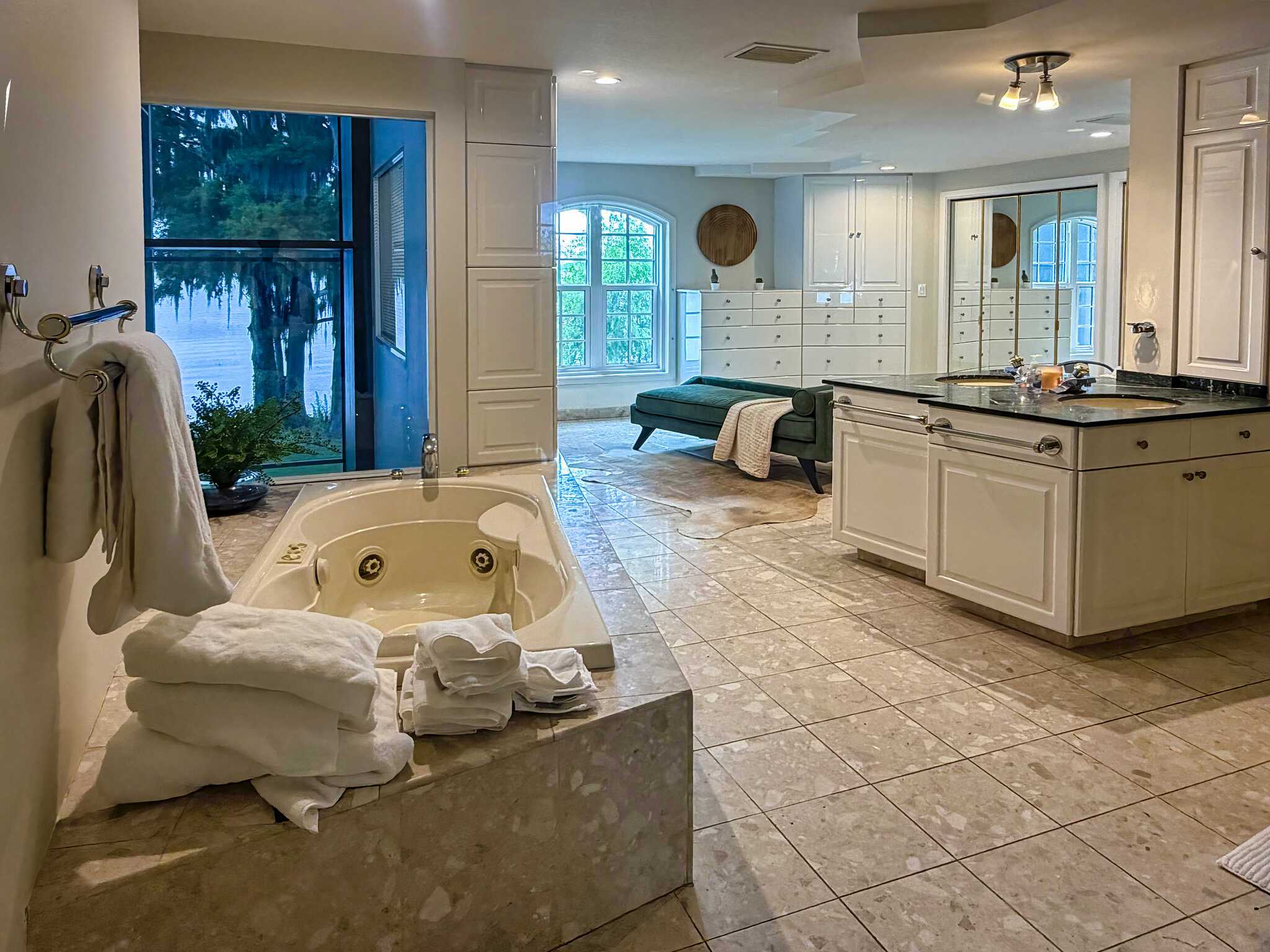 Master Bathroom - Luxoria Recovery